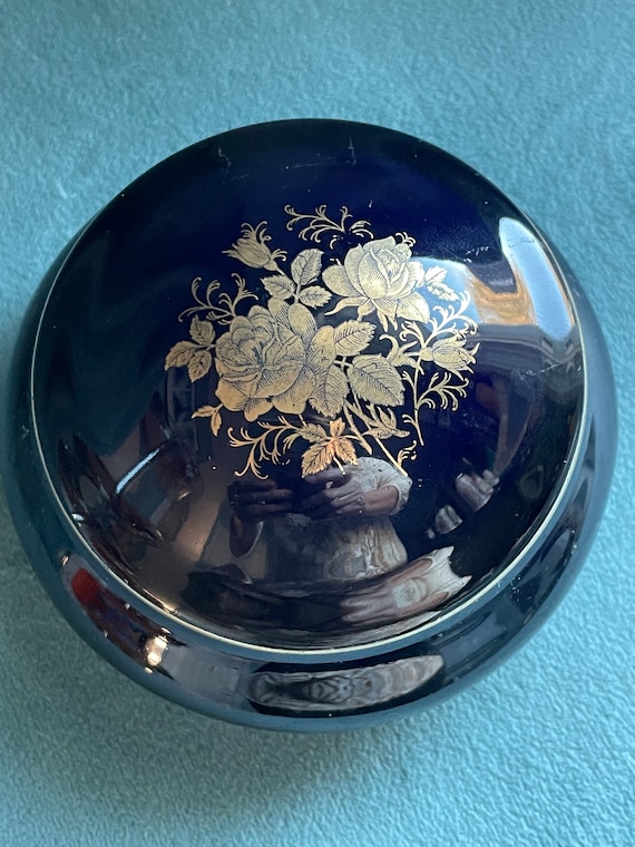 Limoges Castel コバルトブルー丸型小物入れ Vintage Limoges Peint A La Main Cobalt Blue and Gold Roses
