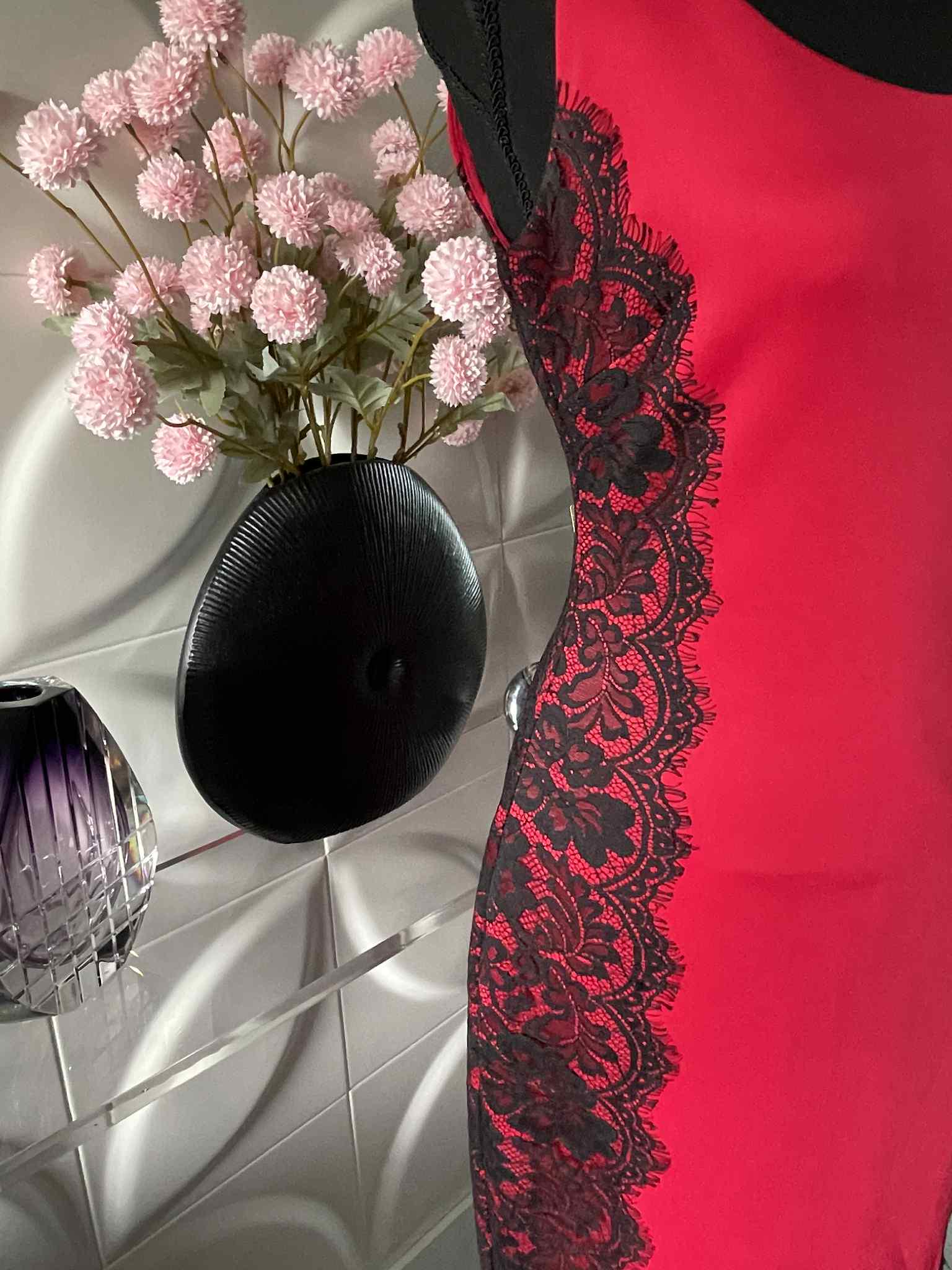 guess black dress red flowers Los Angeles Women's With Lace Sheath Size 4 Color:AS PHOTO(WHITE) True to size. SLIT-WEDDING-DRESS Grad Dress | White/Black