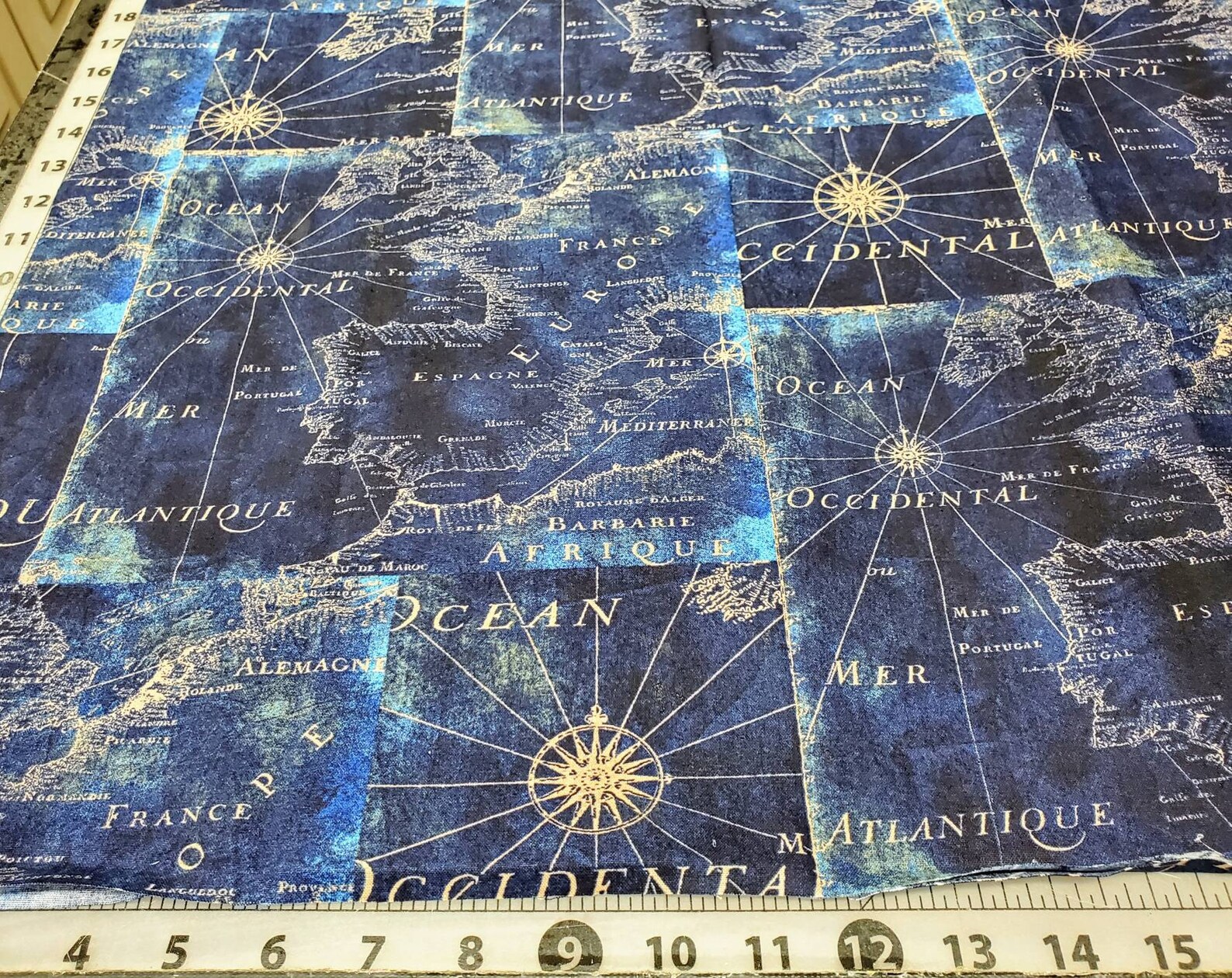 Precut FAT 1/4 yard piece. 100 cotton Quilting fabric