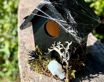 Gruseliges Mini Vogelhaus