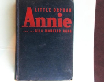 La piccola orfanella Annie e la banda del mostro di Gila, pubblicato nel 1944, in ottime condizioni vintage.