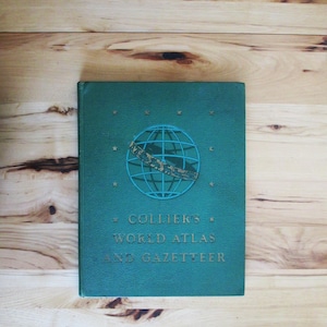 Weltatlas und Gazetteer, Colliers Hardcover Atlas erschienen 1945 in sehr schönem 79 Jahre altem Zustand mit wichtigen historischen Informationen