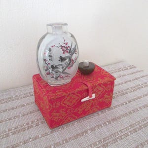 Snuff Jar with box and reversed painted with bird motif in very nice useful condition
