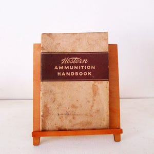 Western Ammunition Handbook publicerad 1947 och utgiven av Western Cartridge Co.