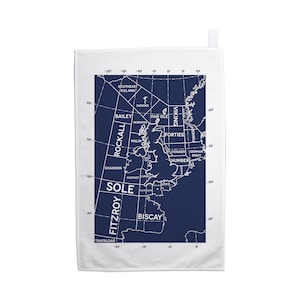 Carte des régions de prévision des livraisons dans un torchon bleu foncé - par Tabitha Mary - Affiches de voyage et cadeaux