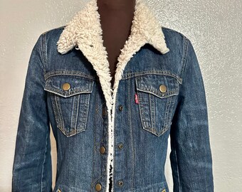 Vintage Levi’s Denim Jean Jacket with faux Shearling Lining XS/S