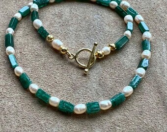 Green Aventurine & Pearl Necklace, Natural Aventurine Gemstone Jewelry, Forest Green Stone Necklace, 14 K gold clasp