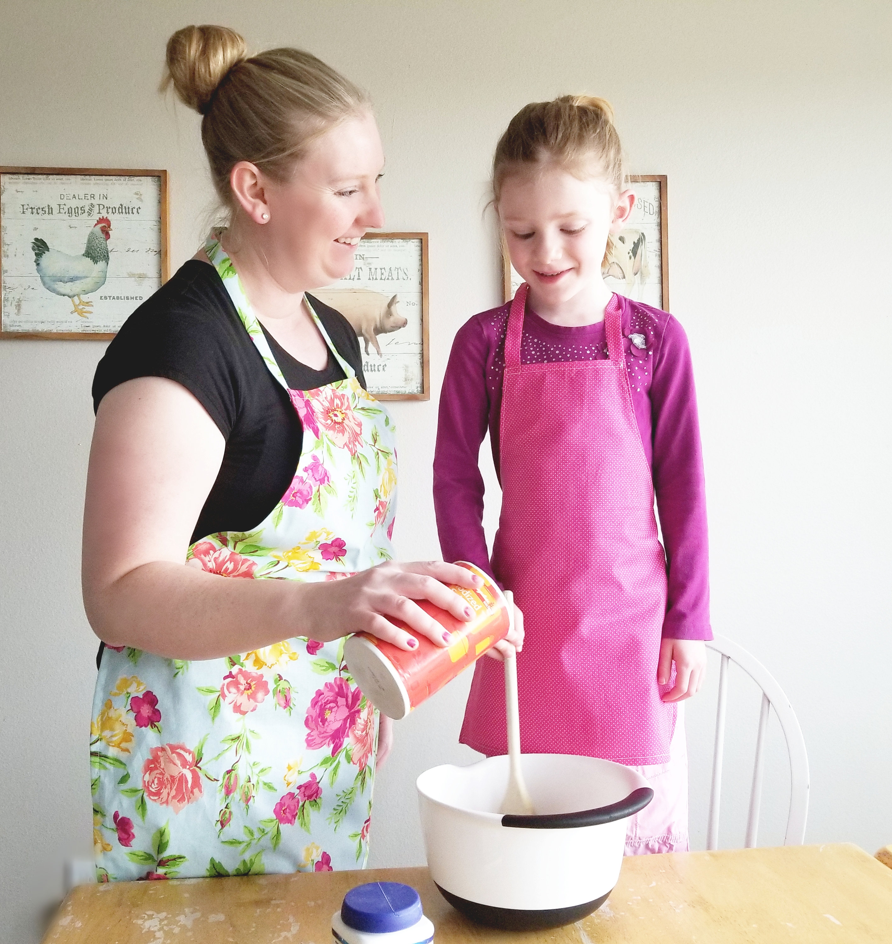 Littlebit & Vix Mommy and Me Mother Daughter Matching Aprons Gift Set with  Chef Hat for Kitchen Cooking and Baking - Mom and Kid Apron, Pink, One Size