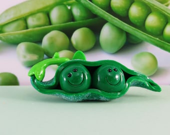 Due piselli in un baccello per il giardino delle fate o il migliore amico OOAK in miniatura fatta a mano