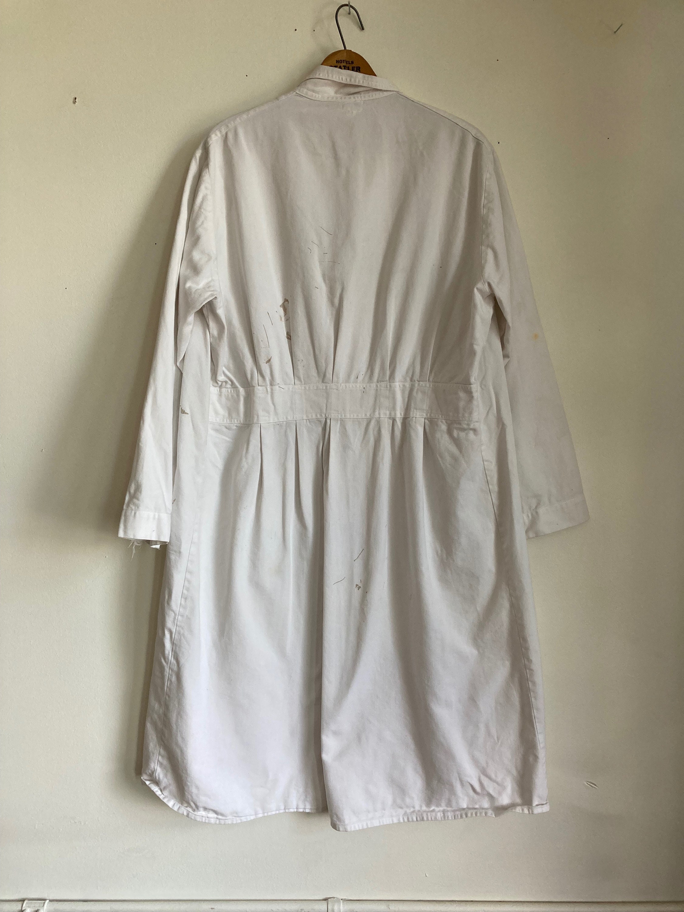 L 50s White Cotton Canvas Lab Coat With Chainstitch Name