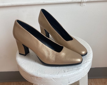 Size 7.5/8 90s Gold Leather Heels Gold Tone Pumps Chunky Heels by Aerosoles Heeled Shoes 1980s 80s 1990s 8 7 1/2