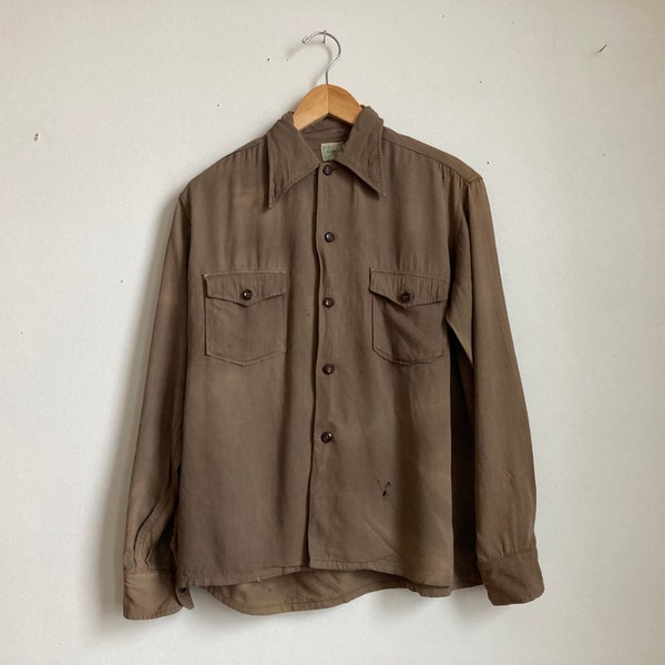 S M 40s Wool Gabardine Button Down Brown Long Sleeve Collared Shirt Thrashed Flap Pockets Western Details 1940s