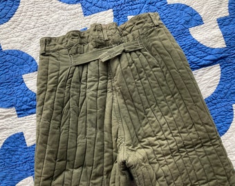 vintage pantalon matelassé avec boucle dans le dos, européenne militaire, braguette à boutons, pantalon isolé, pantalon bouffant, dos cintré, années 70, années 80