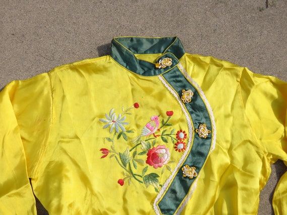 40s Gorgeous Yellow Embroidered Souvenir Top WWII… - image 2