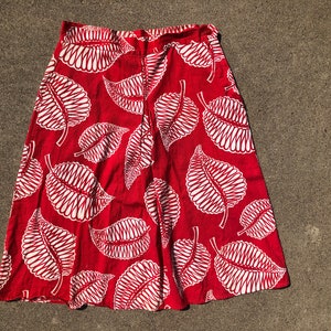 28 1940s Cherry Red Cotton Leaf Print Skirt Hand Made Novelty Print Skirt Side Button Zip 1940s image 1
