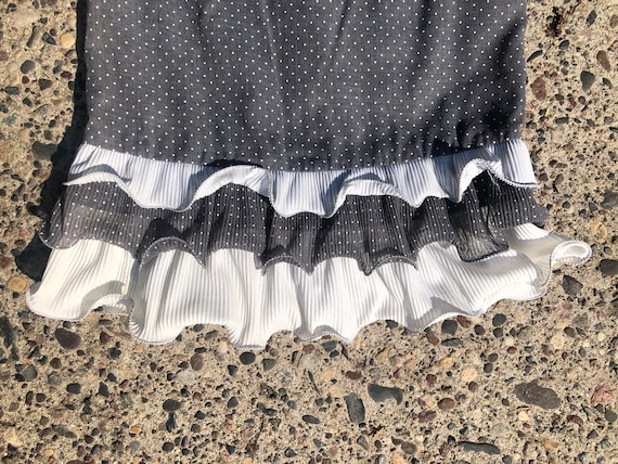 26" 50s 60s Ruffle n' Swiss Dot Set Skirt and Blo… - image 3