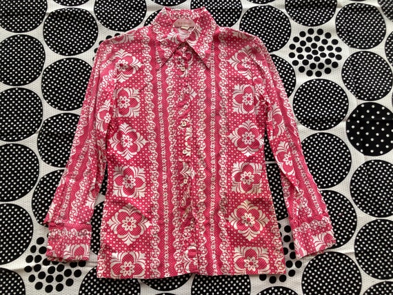 XS S 70s Pink & White Paisley Cotton Blouse Long Sleeve Dagger Collar Button Down Button Up Koret of California 60s 1960s 1970s