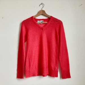 Años 80 DKNY Day-Glo Rojo Mohair Suéter V-Cuello Neón Rosa Angora 1980s 90s 1990s
