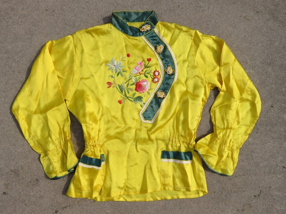 40s Gorgeous Yellow Embroidered Souvenir Top WWII… - image 1