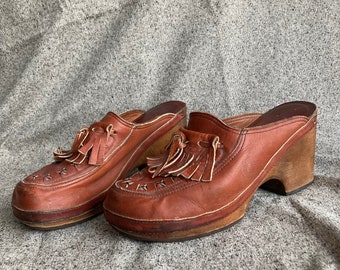 Size 10 1970s Real Wood Clogs Open Back Leather Platform Shoes Tassel Loafers Brown High Heel 3.5" Moc Toe 70s 1960s 60s
