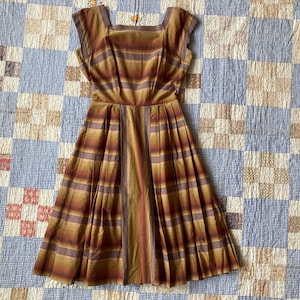 Stunning 1950s Dress Striped Ombre Effect Pleated Skirt Fit & Flair Shirtdress Sleeveless Cap Sleeve 50s