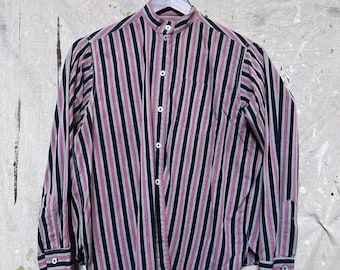 Pequeña camisa de algodón rosa, negra y gris de los años 50, blusa sin cuello de manga larga con botones y bolsillo. Años 50, 1960, 60.