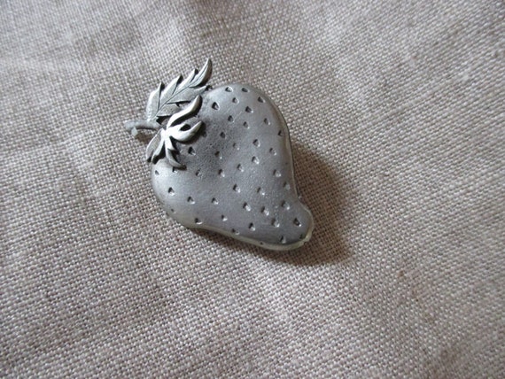 Vintage Metzke pewter strawberry brooch, strawberr