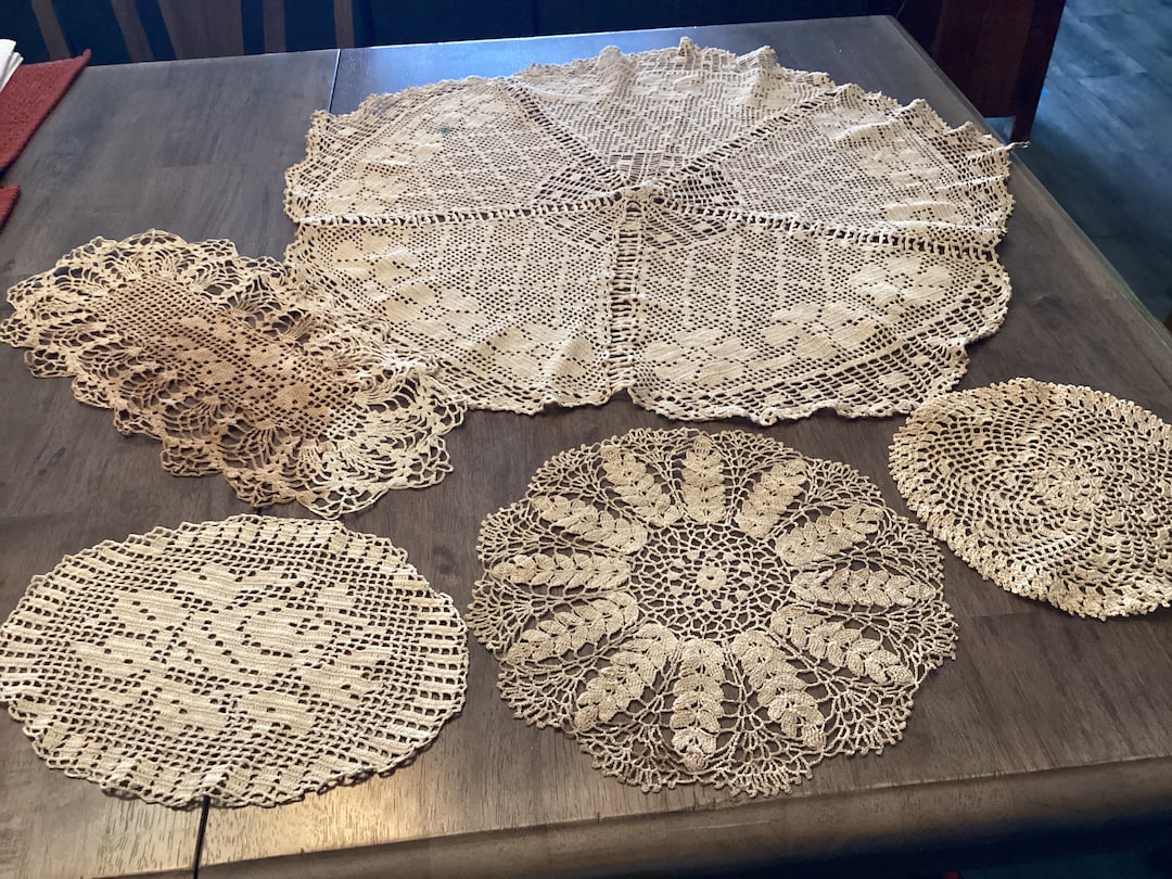 Set of 5 Vintage Doilies Assorted Sizes Crocheted Doilies Etsy