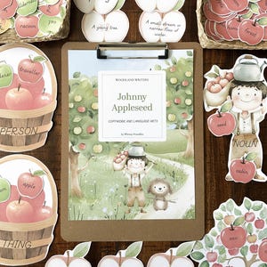 Könnte beinhalten: Ein Johnny Appleseed Lernset mit einem Klemmbrett mit Waldillustration, zwei geflochtenen Körben voller apfelförmiger Wortkarten sowie zusätzlichen Ausschnitten von Äpfeln, einem Baum und einer Figur mit einem Kessel auf dem Kopf.