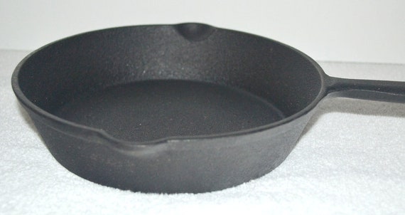 Skillet 8 Dia 408 Jim Beam Skillet Cast Iron 