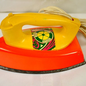 Toy Iron, nassau toy iron, girls’ toys, toys for girls, vintage toy iron, antique toy iron, vintage toys, antique toys, collectable toys