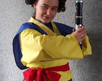 Túnica Jedi inspirada en Blancanieves. Colores personalizados en todas las tallas. Envíos a todo el mundo. Disfraz Jedi inspirado en Blancanieves. Precio DDP incluido.