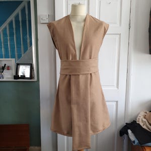 High quality Jedi sleeveless waistcoat with obi and sash - Obi-Wan cosplayers - Made in all sizes - Worldwide shipping - USA DDP included