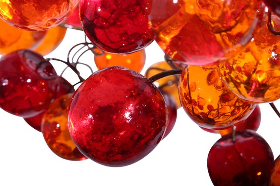 Bubbles Beleuchtung, Deckenpendelleuchte mit orangen und roten Weinblasen.  - .de