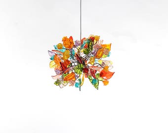 Färgglad taklampa med blommor och blad - Dekorativ lampa för sovrum, hall och som sänglampa.