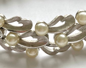 Crown Trifari Pearl Bracelet, Silver Modernist Design, 1960s Vintage Trifari Jewelry, Vintage Gift for Her