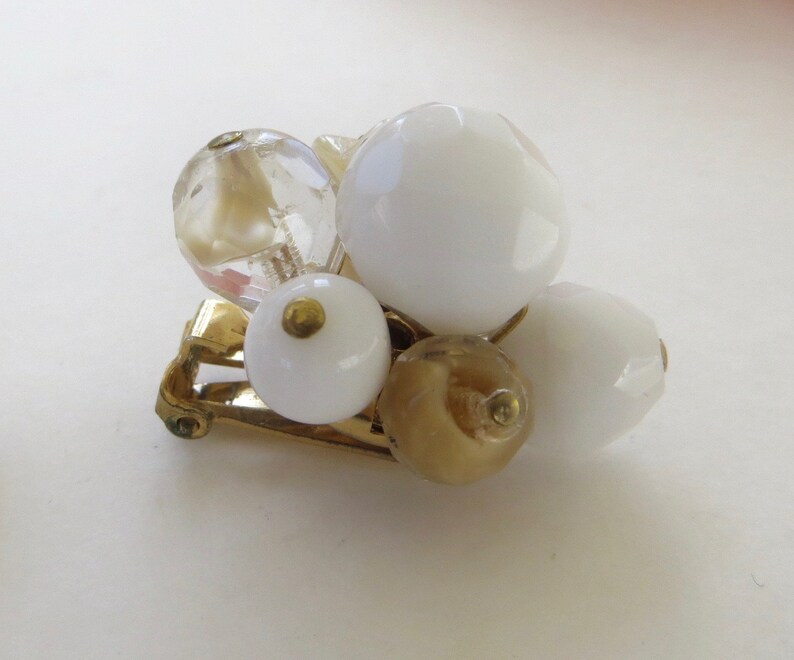 Mid Century Jewelry Mocha /& Milk Glass Clip Earrings Vintage Hattie Carnegie Earrings