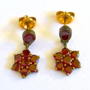 Pendientes antiguos estilo bohemio con granate, granates de talla plana, cierre de oro de 14 quilates, joyería de segunda mano, piedra de nacimiento de enero.