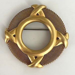 Mid Century Mesh Brooch, Mesh Circle Pin, Mesh with Matte Gold,,Vintage 1960s Jewelry