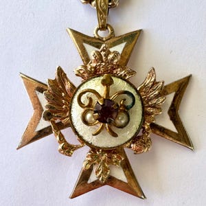 Alice Caviness Maltese Cross Pendant Necklace, Enamel Rhinestone Center, 16 Inch Chain,  Vintage Heraldic Jewelry, Read Description