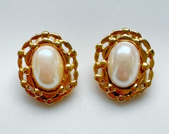 Vintage Givenchy-pareloorbellen, gouden filigraanclipoorbellen, designer-sieraden van Parijs