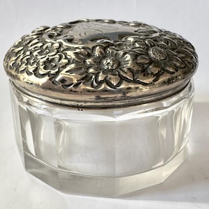 Tarro de tocador Art Nouveau, tapa de plata de ley, firmado IS, tarro de cristal tallado, monograma inglés antiguo TCC ?, tarro de tocador antiguo, regalo antiguo