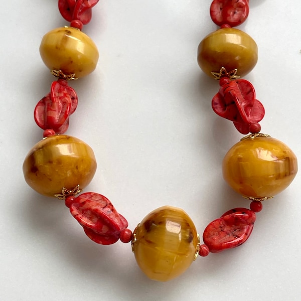 Marble Butterscotch Bakelite Art Glass & PearlBead Necklace, Graduated Size Beads, 21 Inch Necklace, Vintage Bakelite Jewelry