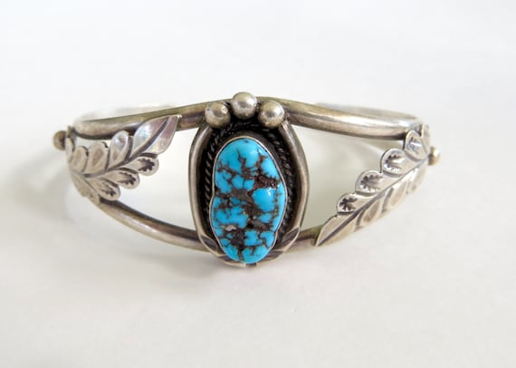 Leaf Flank Vintage Native American Navajo Turquoise Sterling Silver Bracelet Old Leaf Flank Vintage Native American Navajo Turquoise Sterling Silver Bracelet Old