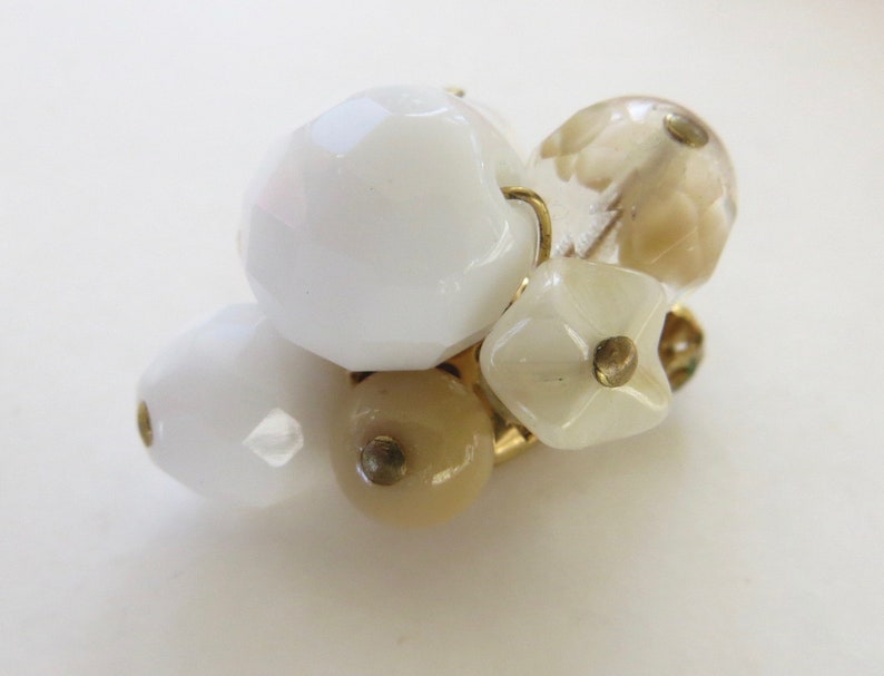 Mid Century Jewelry Mocha /& Milk Glass Clip Earrings Vintage Hattie Carnegie Earrings