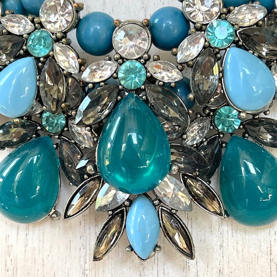 Vintage Lucite Rhinestone Bib Necklace, Turquoise… - image 3