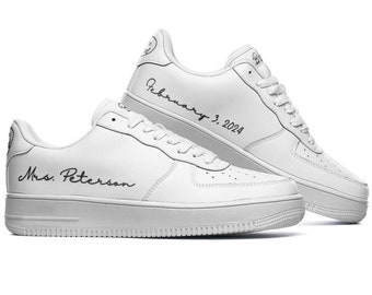 Sneakers da sposa personalizzate: scarpe bianche in pelle vegana personalizzate per la luna di miele