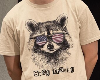 Camiseta con gráfico de mapache: Camiseta meme "Stay Trashy"