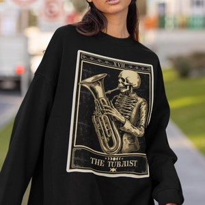 De tubaist tarotkaart sweater, tubaist sweater tubaspeler cadeau voor tubaist geschenken orkest shirt tubist muziekinstrument trui