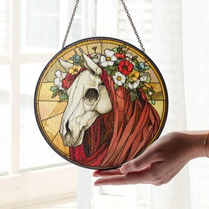 Mari Lwyd Suncatcher Faux Buntglas Weihnachten Mari Lwyd Light Catcher Fensterbehang Wohnkultur Folklore Gothic Weihnachten Ornament Geschenk